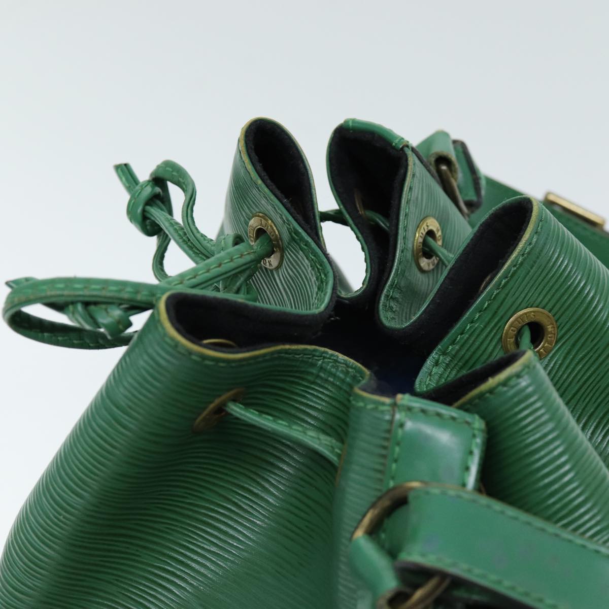 LOUIS VUITTON Epi Petit Noe Shoulder Bag Green M44104 LV 75269