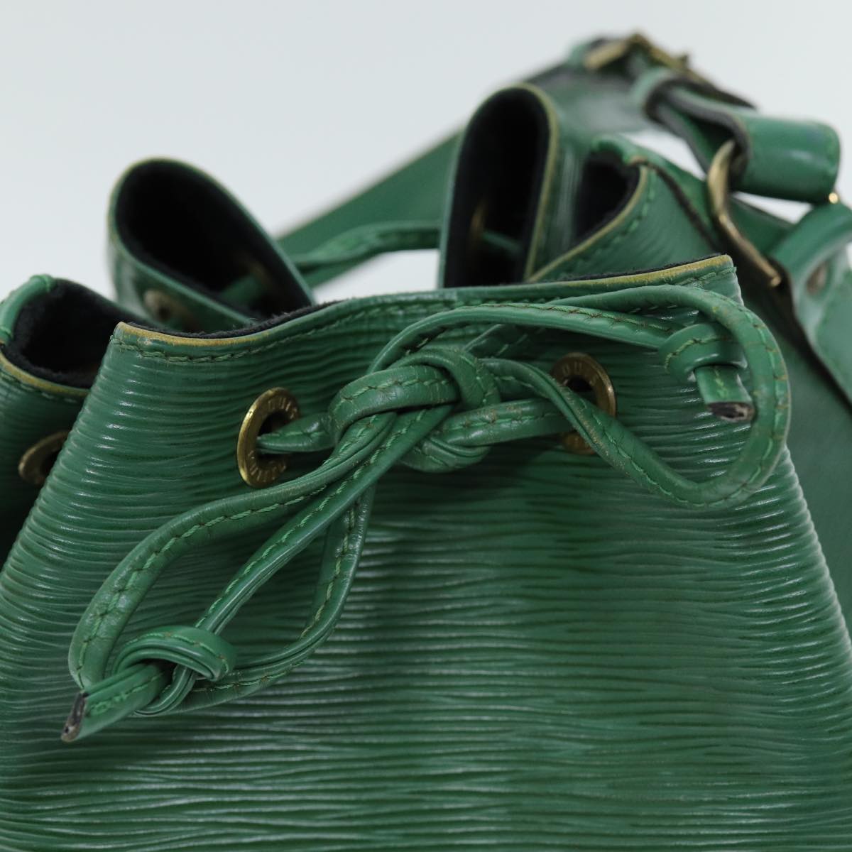 LOUIS VUITTON Epi Petit Noe Shoulder Bag Green M44104 LV 75269