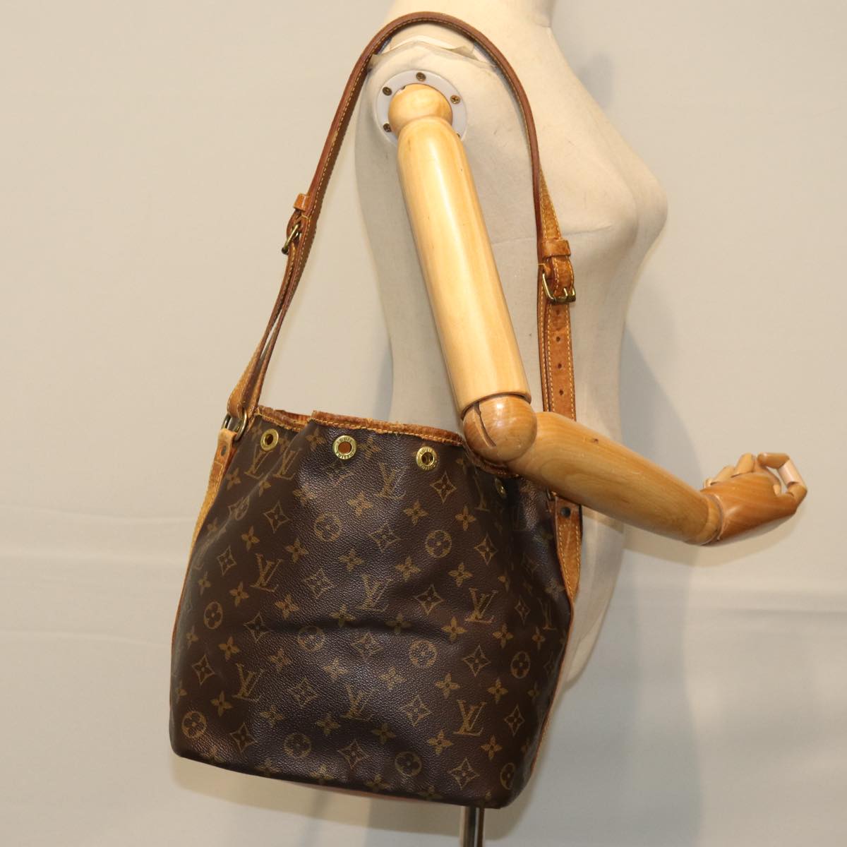LOUIS VUITTON Monogram Petit Noe Shoulder Bag M42226 LV 75295