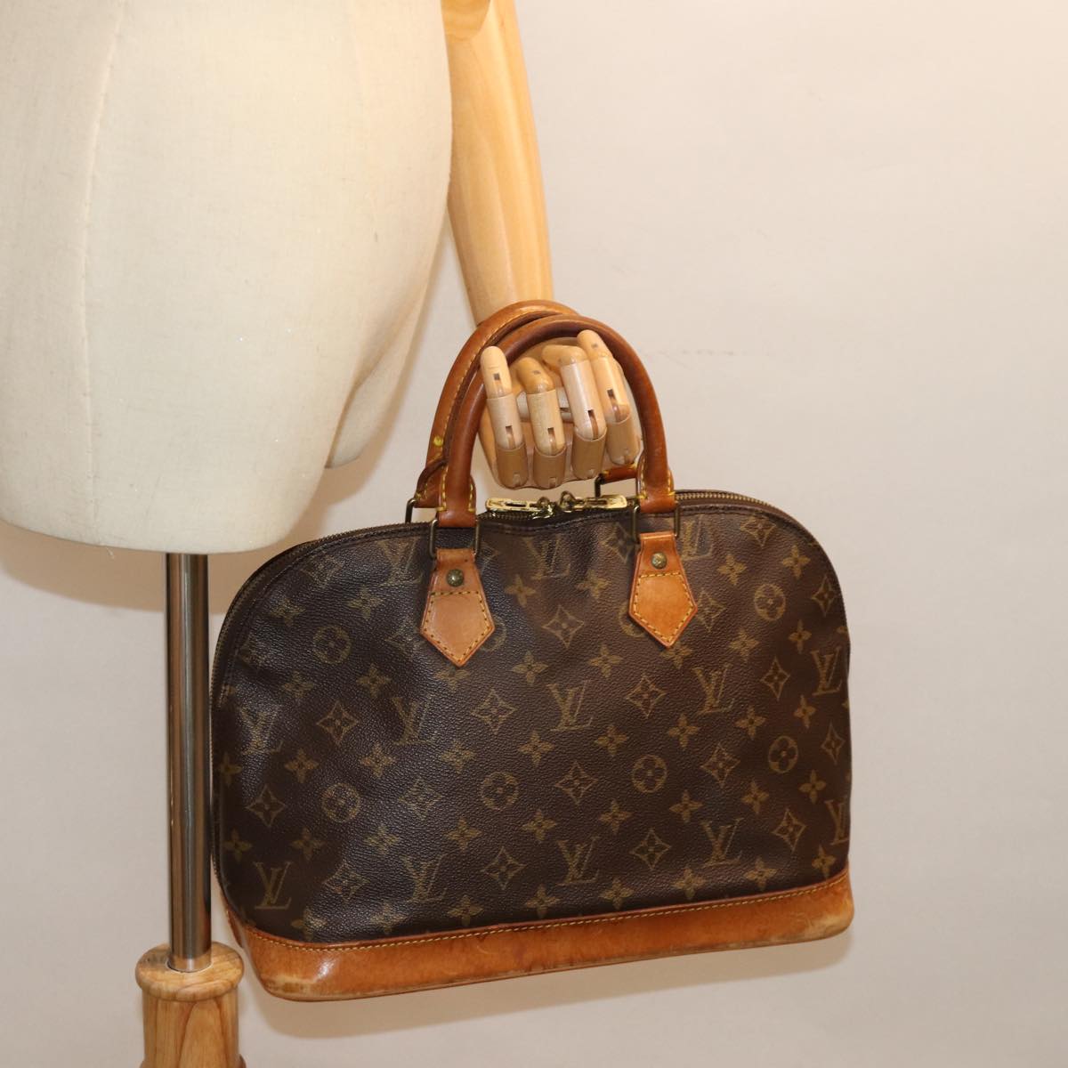 LOUIS VUITTON Monogram Alma Hand Bag M51130 LV 75304
