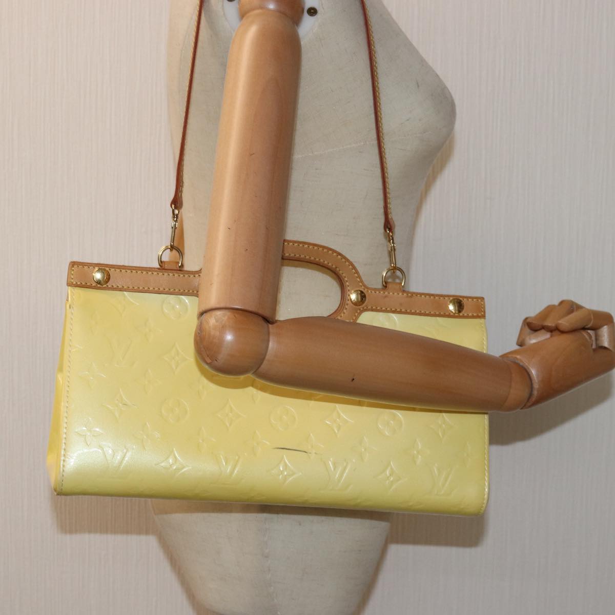 LOUIS VUITTON Monogram Vernis Roxbury Drive Hand Bag Perle M91374 LV 75364
