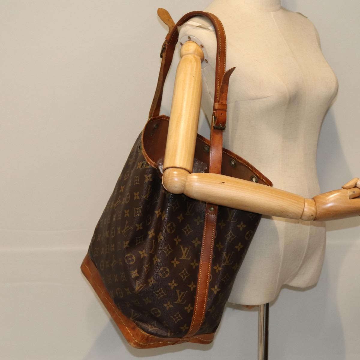 LOUIS VUITTON Monogram Noe Shoulder Bag M42224 LV 75416