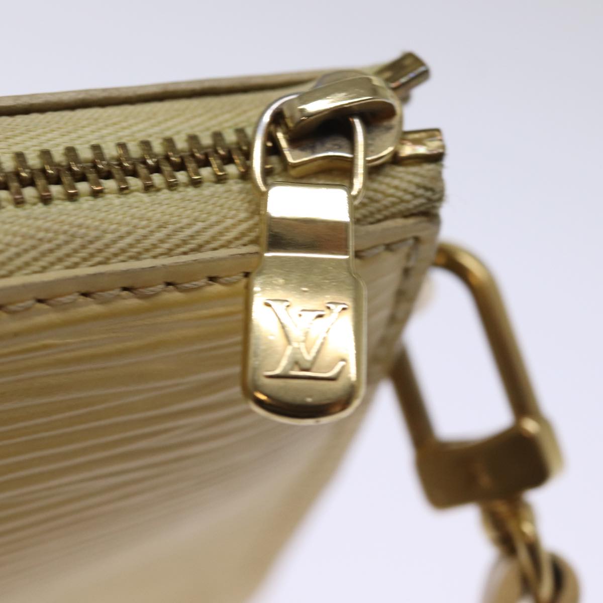 LOUIS VUITTON Epi Pochette Accessoires Pouch Vanilla M5294A LV 75461