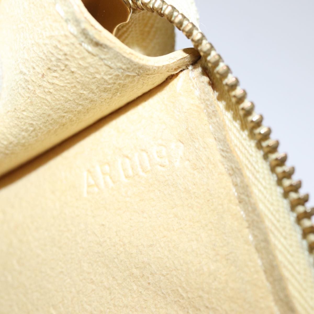 LOUIS VUITTON Epi Pochette Accessoires Pouch Vanilla M5294A LV 75461