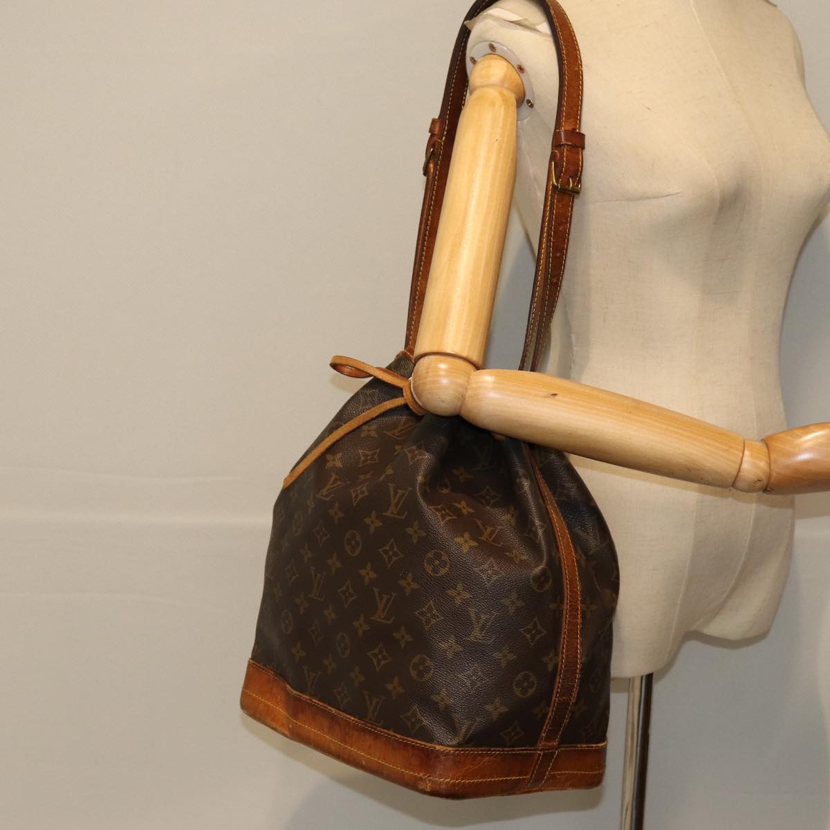 LOUIS VUITTON Monogram Noe Shoulder Bag M42224 LV 75492