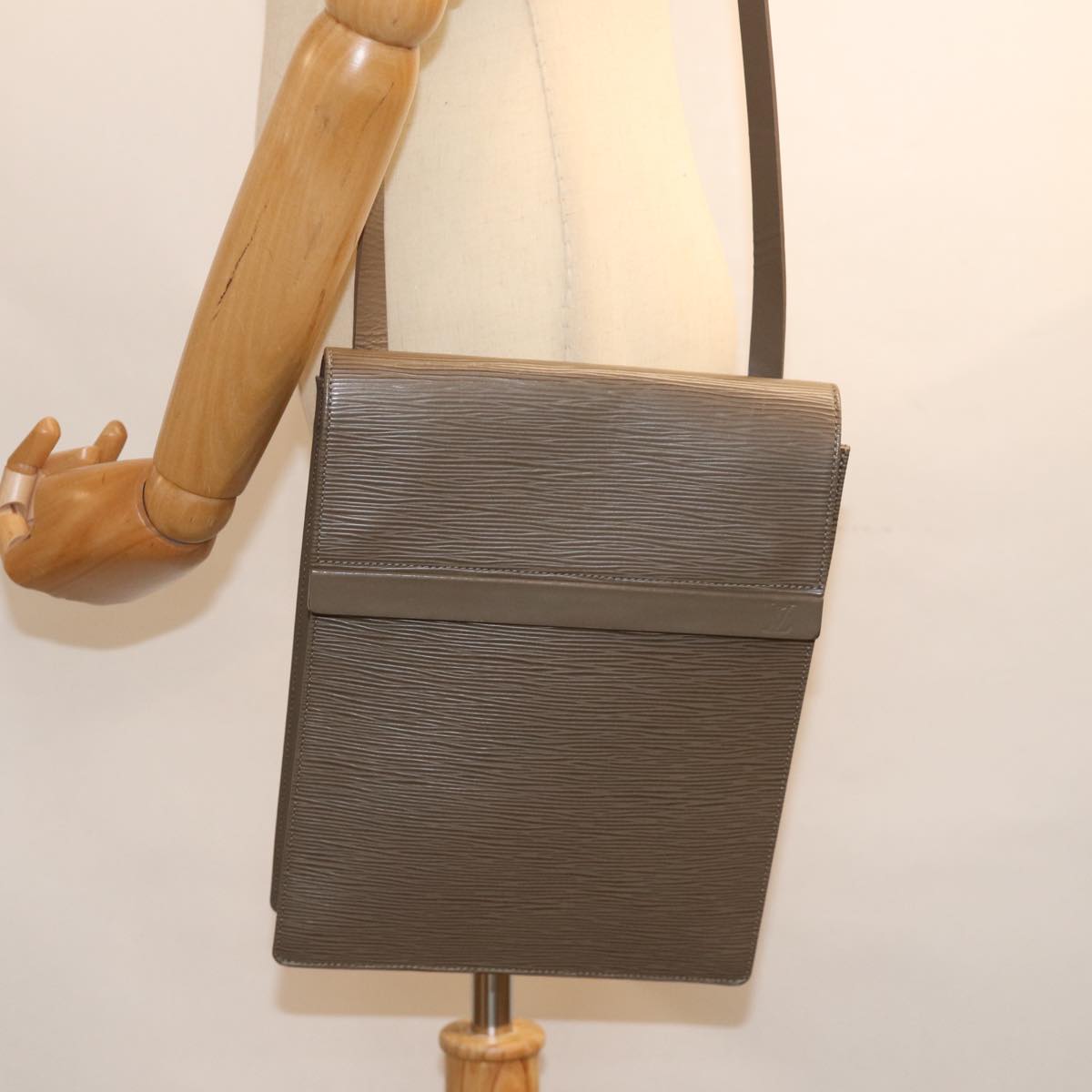 LOUIS VUITTON Epi Ramatuelle Shoulder Bag pepper M5247C LV 75501