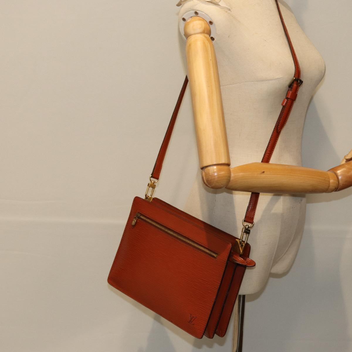 LOUIS VUITTON Epi Angian Clutch Bag Brown M52113 LV 75528
