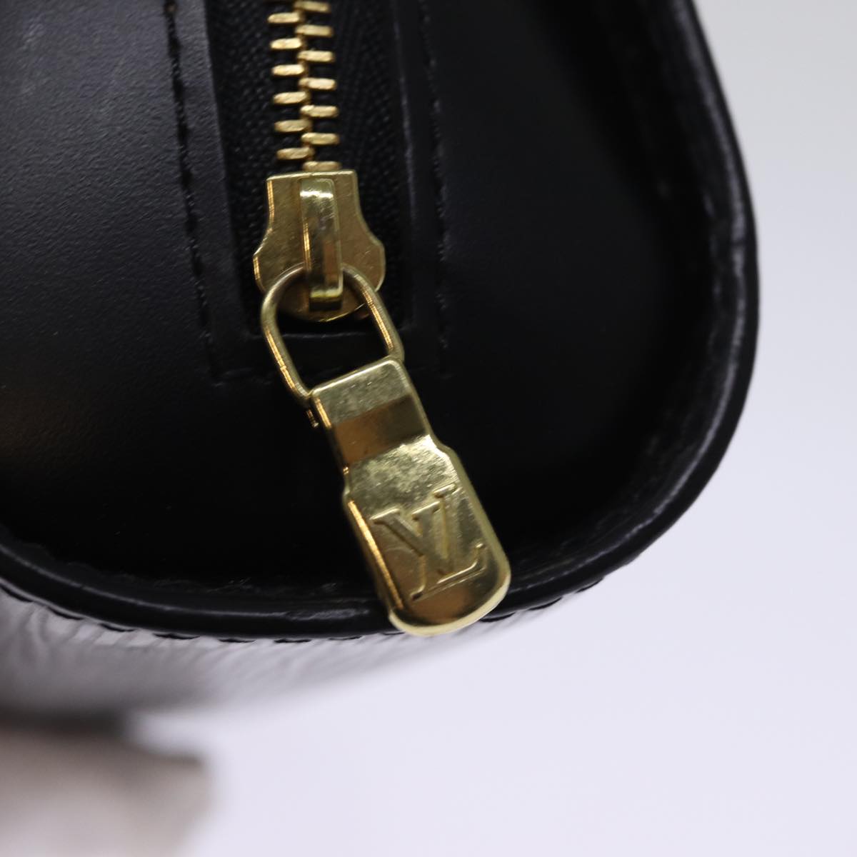 LOUIS VUITTON Epi Dauphine PM Pouch Black M48442 LV 75655