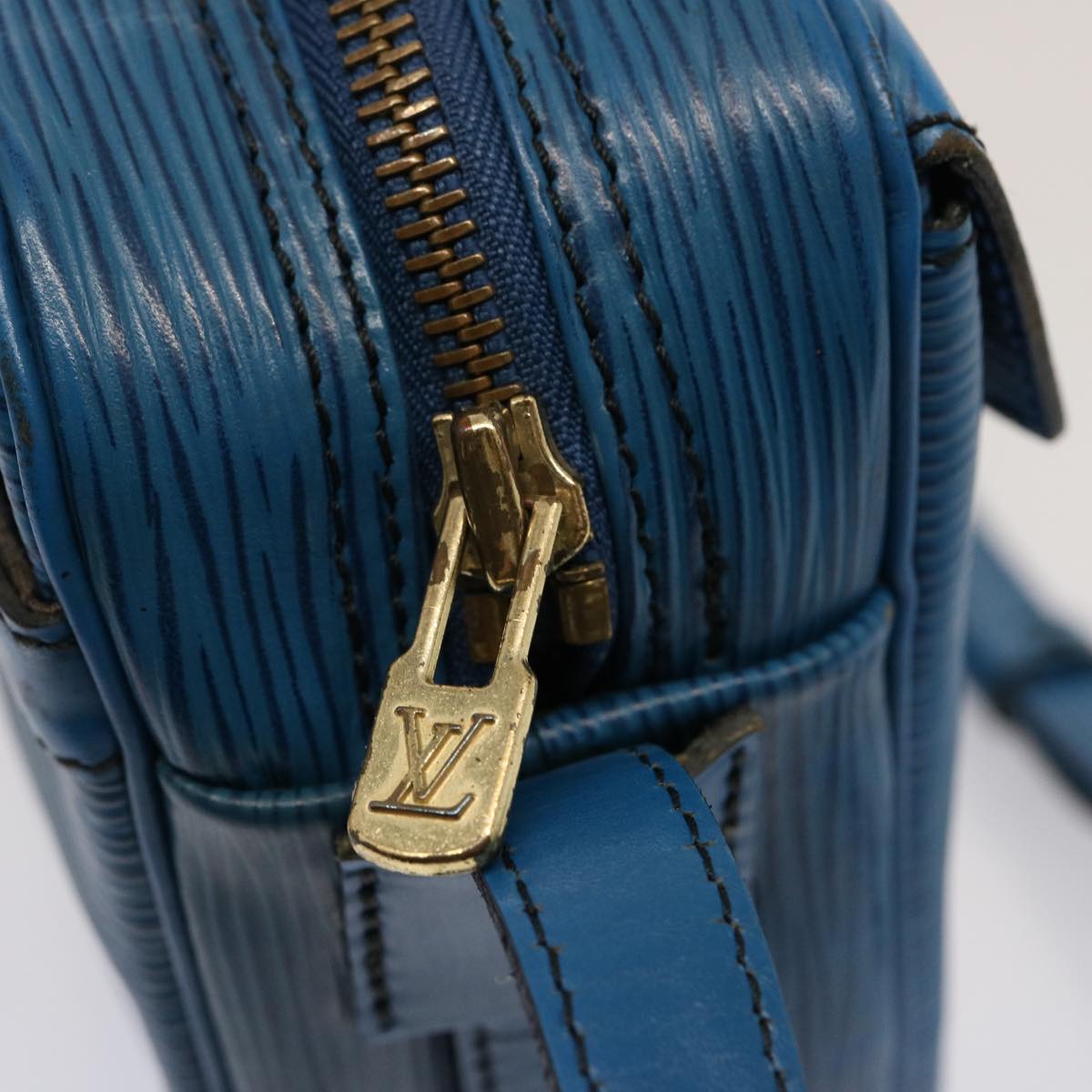 LOUIS VUITTON Epi June Feuille Shoulder Bag Blue M52155 LV 75735