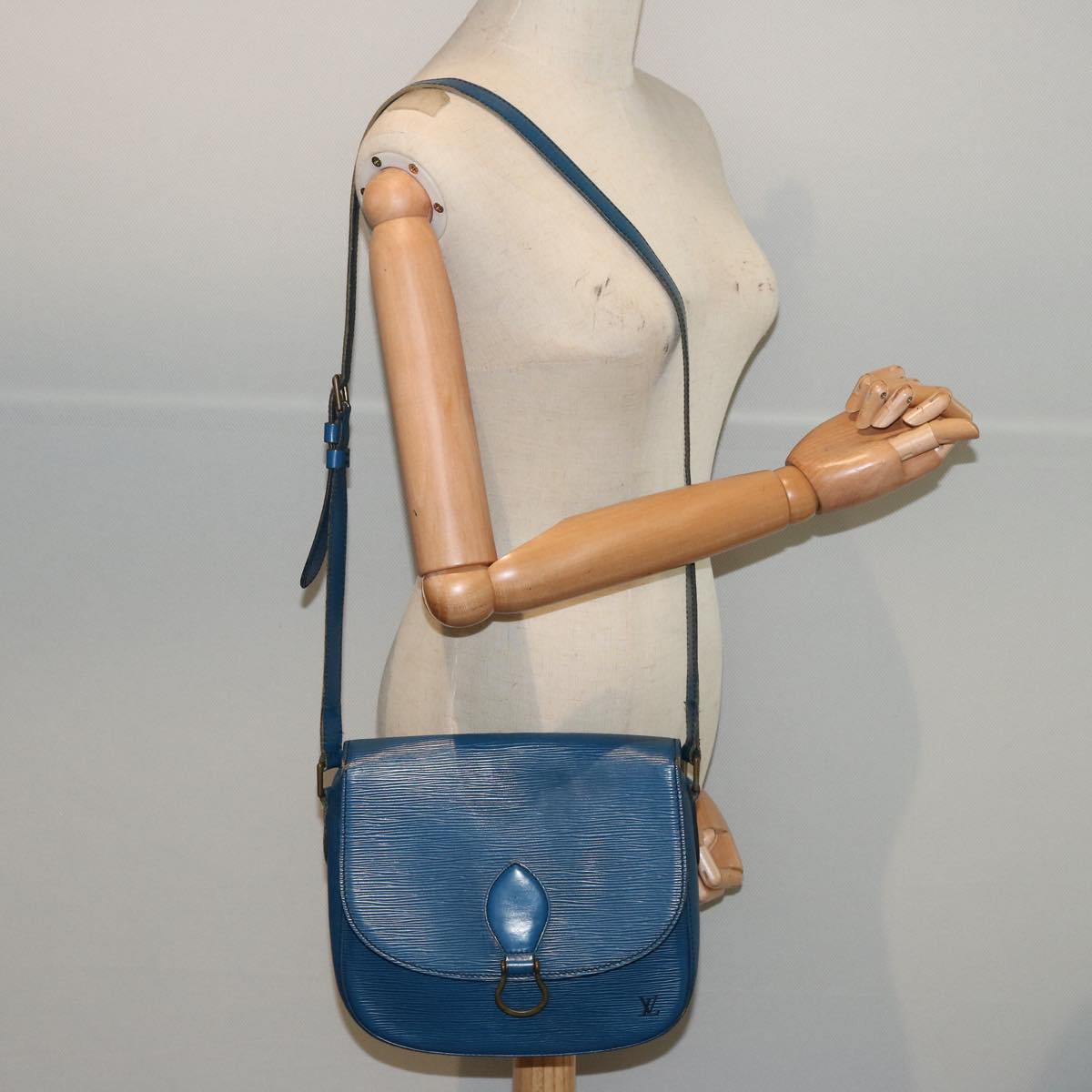 LOUIS VUITTON Epi Saint Cloud GM Shoulder Bag Toledo Blue M52195 LV 75736