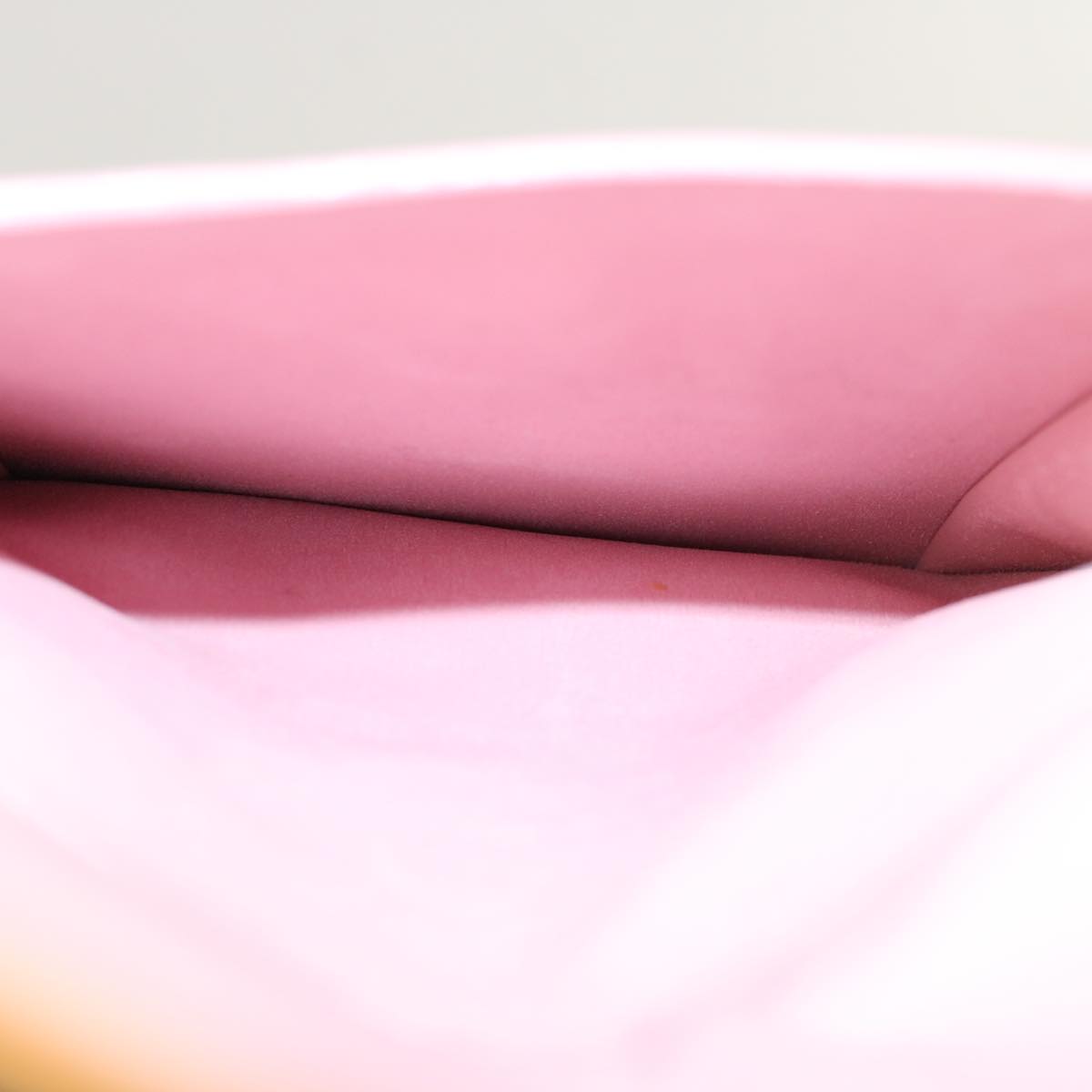 LOUIS VUITTON Monogram Vernis Motto Pouch Marshmallow Pink M91312 LV 75740