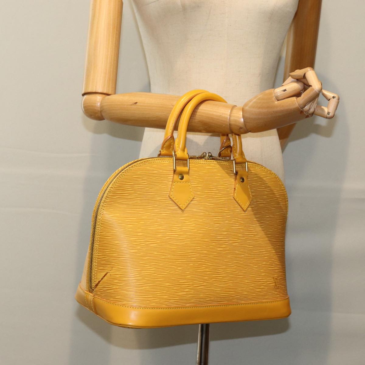 LOUIS VUITTON Epi Alma Hand Bag Tassili Yellow M52149 LV 75756