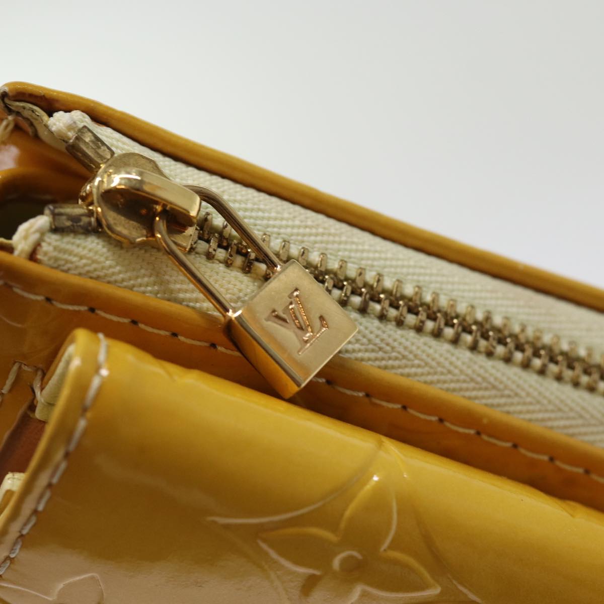 LOUIS VUITTON Monogram Vernis Motto Pouch Lime Yellow M91059 LV 75874
