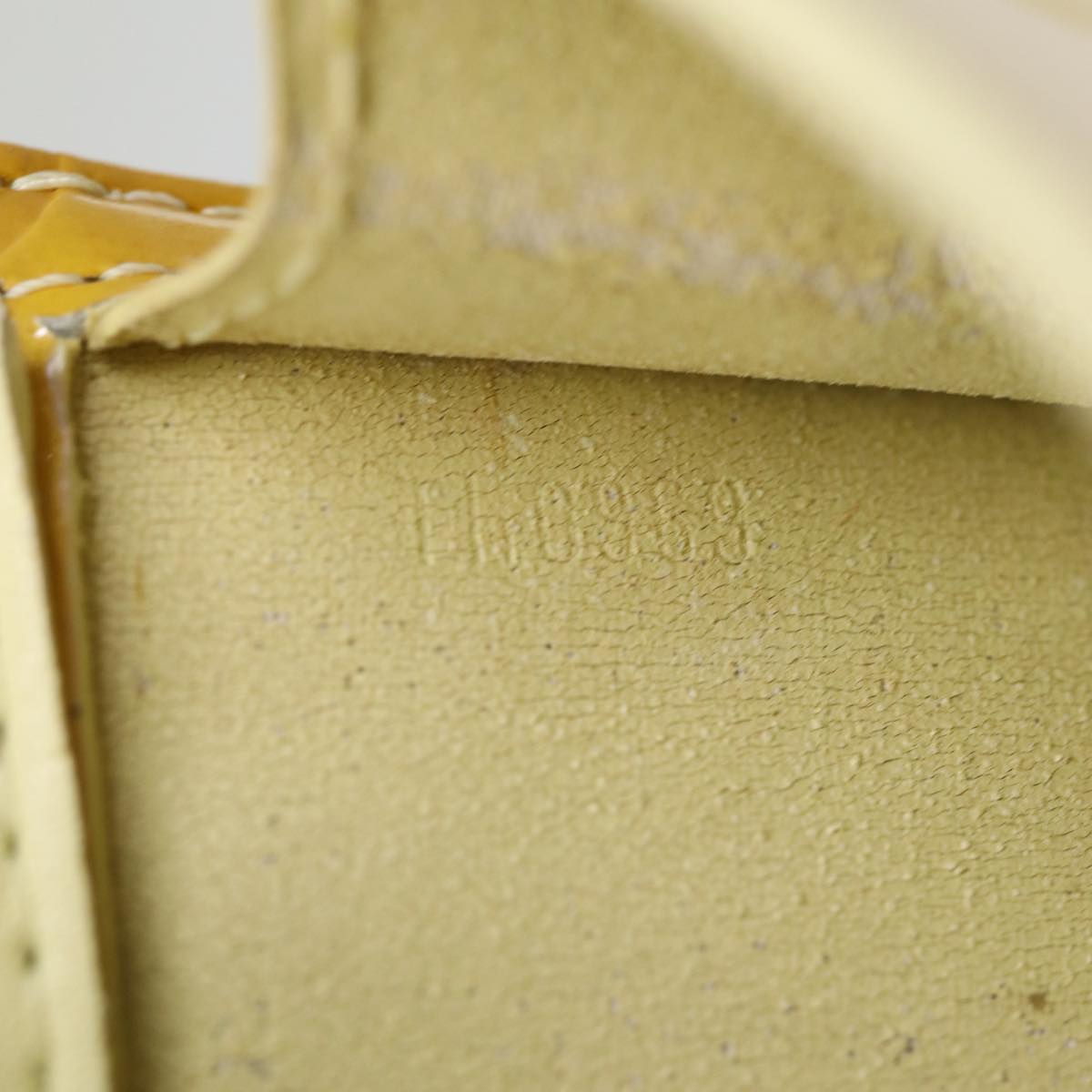 LOUIS VUITTON Monogram Vernis Motto Pouch Lime Yellow M91059 LV 75874