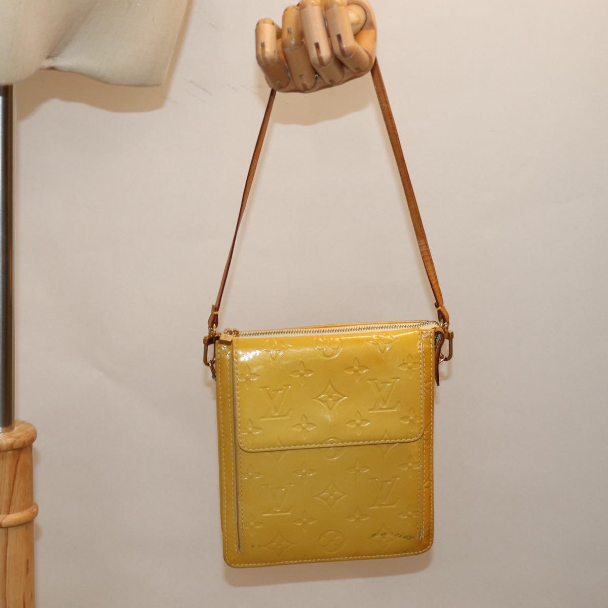 LOUIS VUITTON Monogram Vernis Motto Pouch Lime Yellow M91059 LV 75874