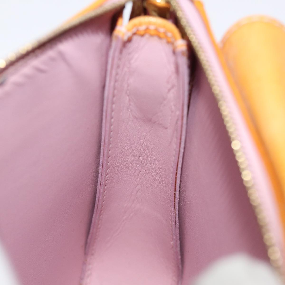LOUIS VUITTON Monogram Vernis Motto Pouch Marshmallow Pink M91312 LV 75875