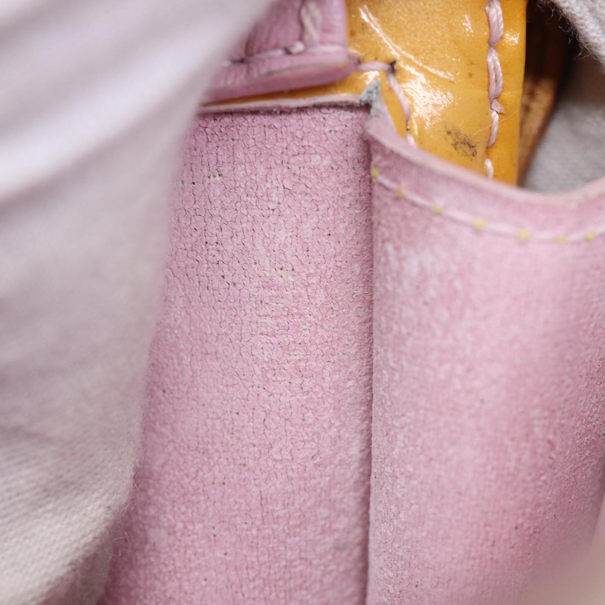 LOUIS VUITTON Monogram Vernis Motto Pouch Marshmallow Pink M91312 LV 75875