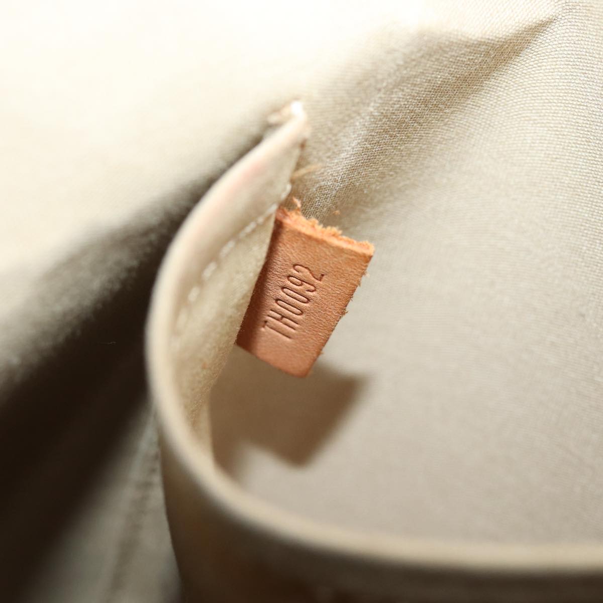 LOUIS VUITTON Monogram Vernis Reade MM Hand Bag Beige M91141 LV 75924