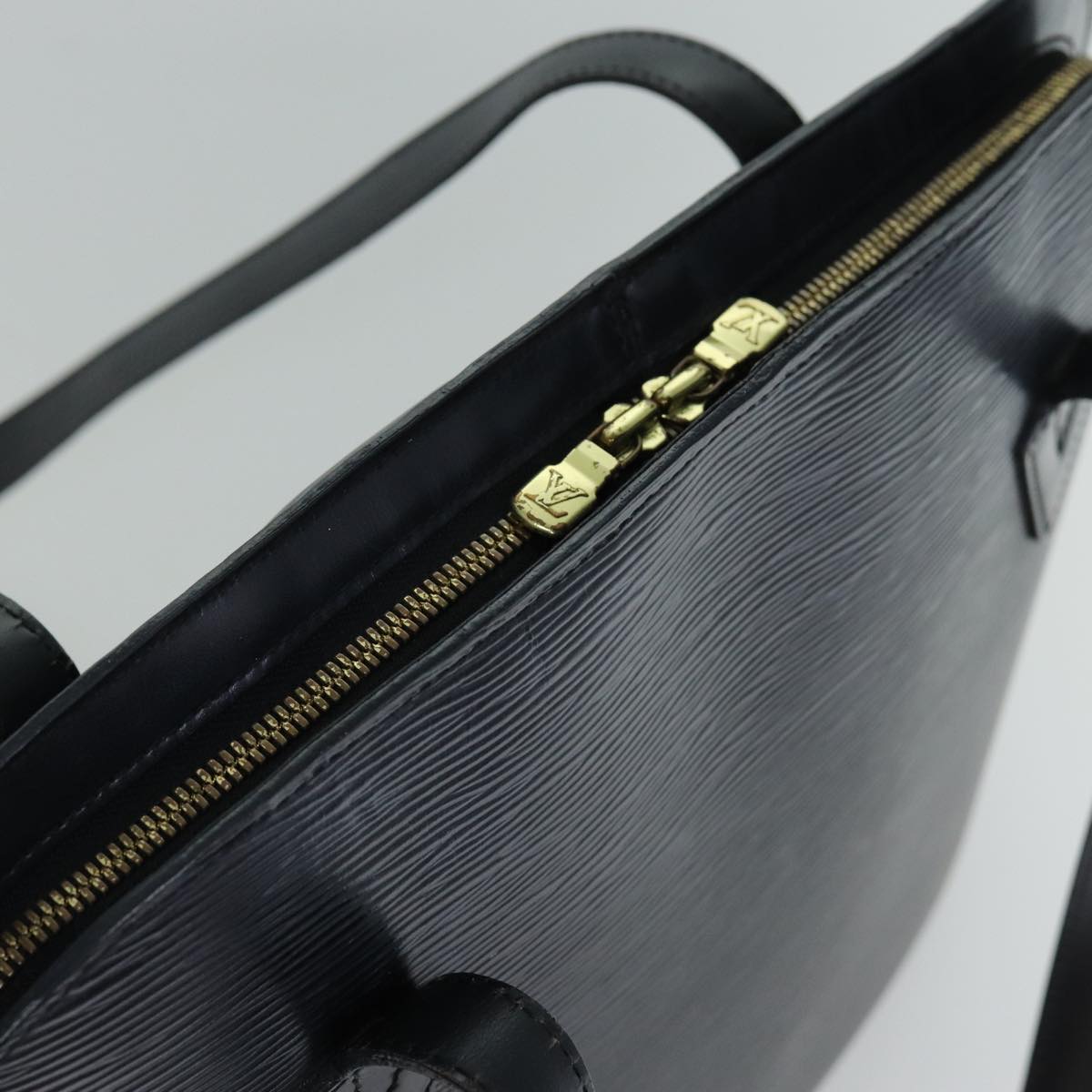 LOUIS VUITTON Epi Lussac Shoulder Bag Black M52282 LV 75932