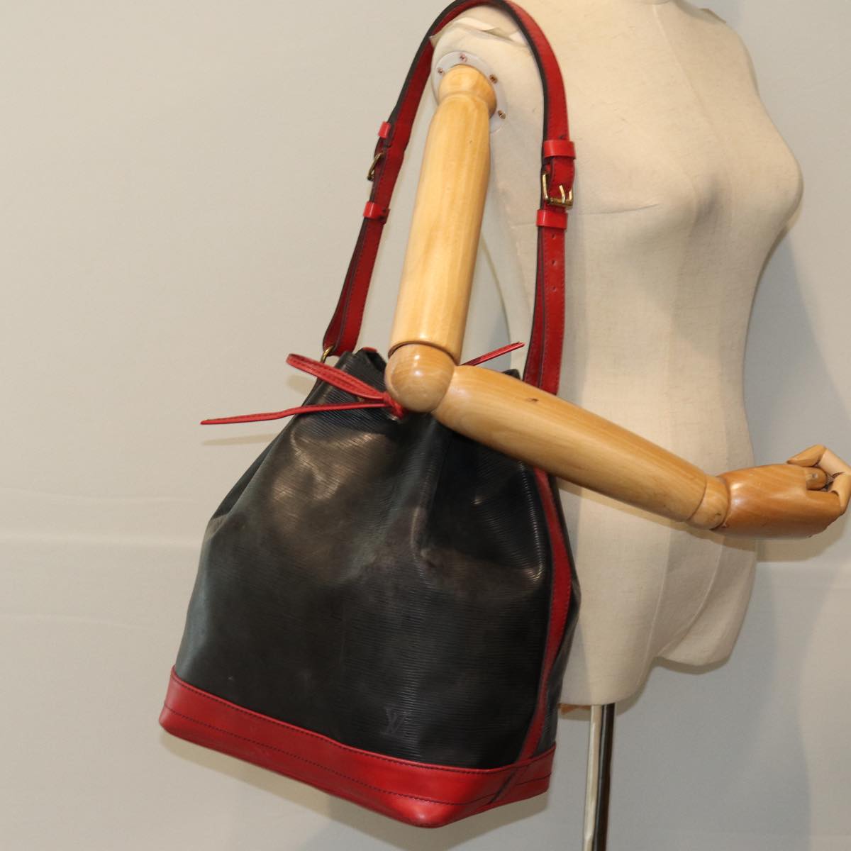 LOUIS VUITTON Epi Noe Shoulder Bag By color Black Red M44017 LV 75946