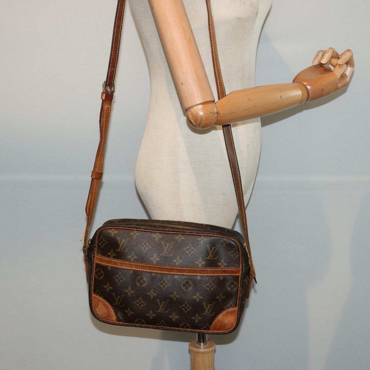 LOUIS VUITTON Monogram Trocadero 27 Shoulder Bag M51274 LV 76324