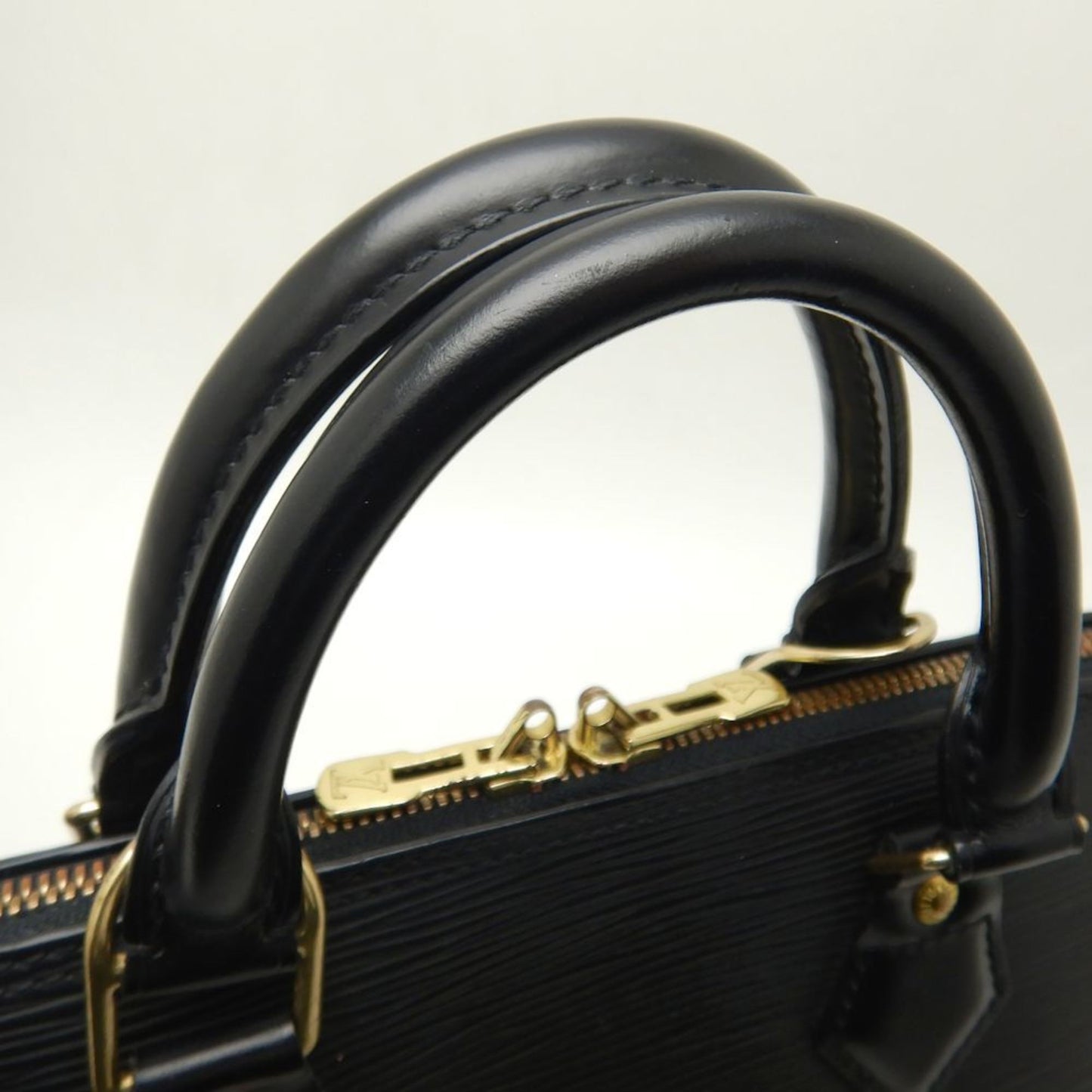 Louis Vuitton Alma  Leather Handbag ()