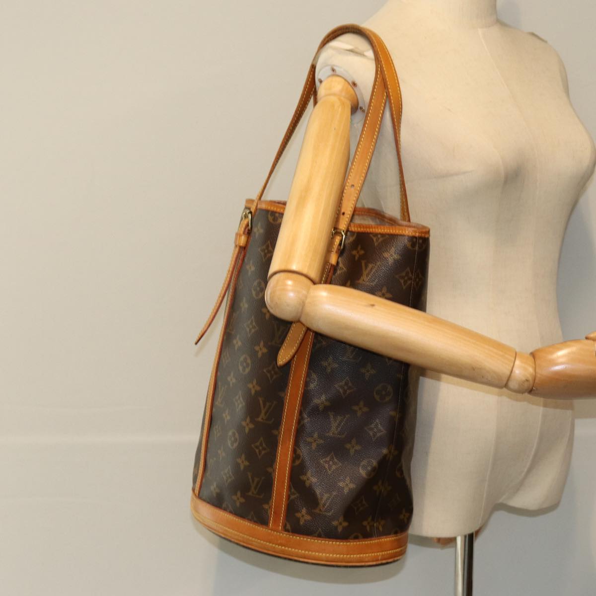LOUIS VUITTON Monogram Bucket GM Shoulder Bag M42236 LV 76555
