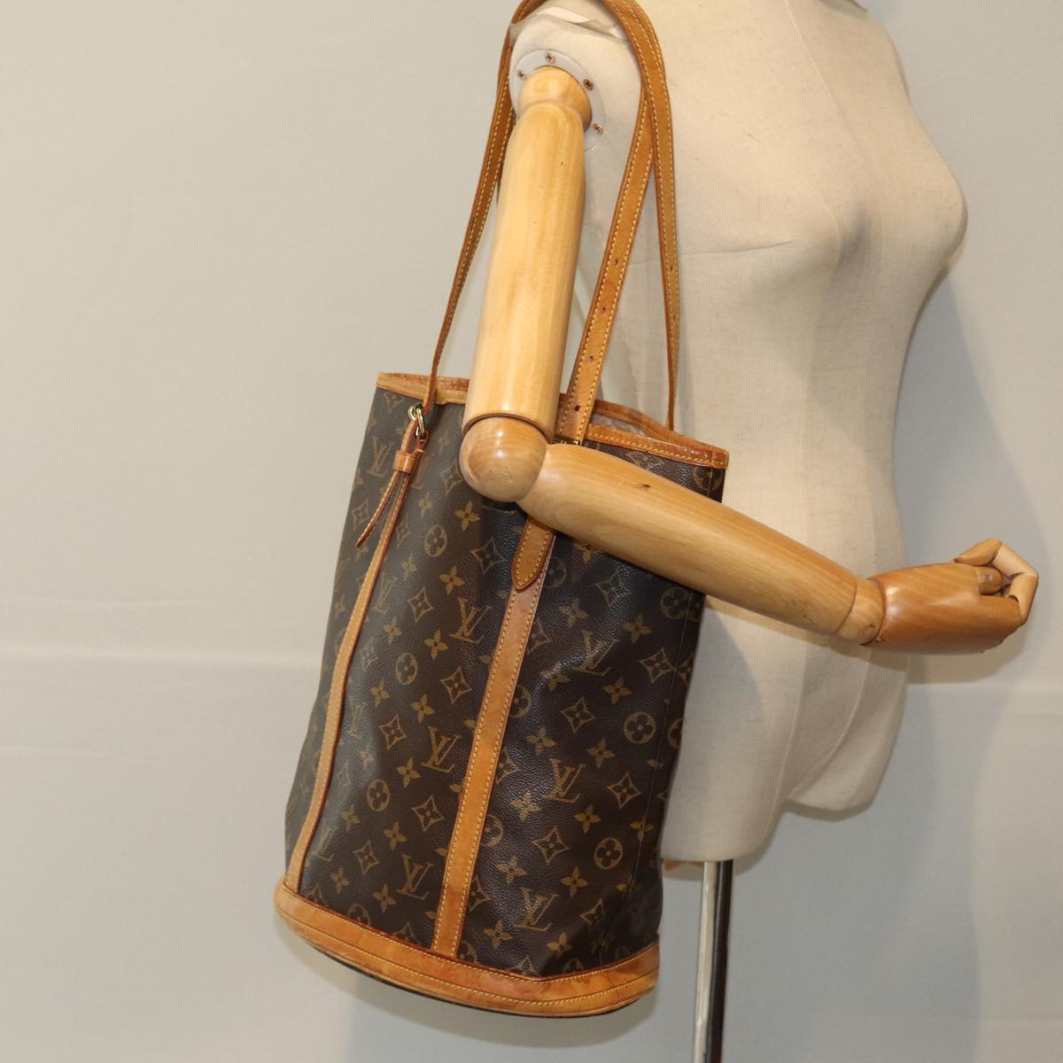 LOUIS VUITTON Monogram Bucket GM Shoulder Bag M42236 LV 76556