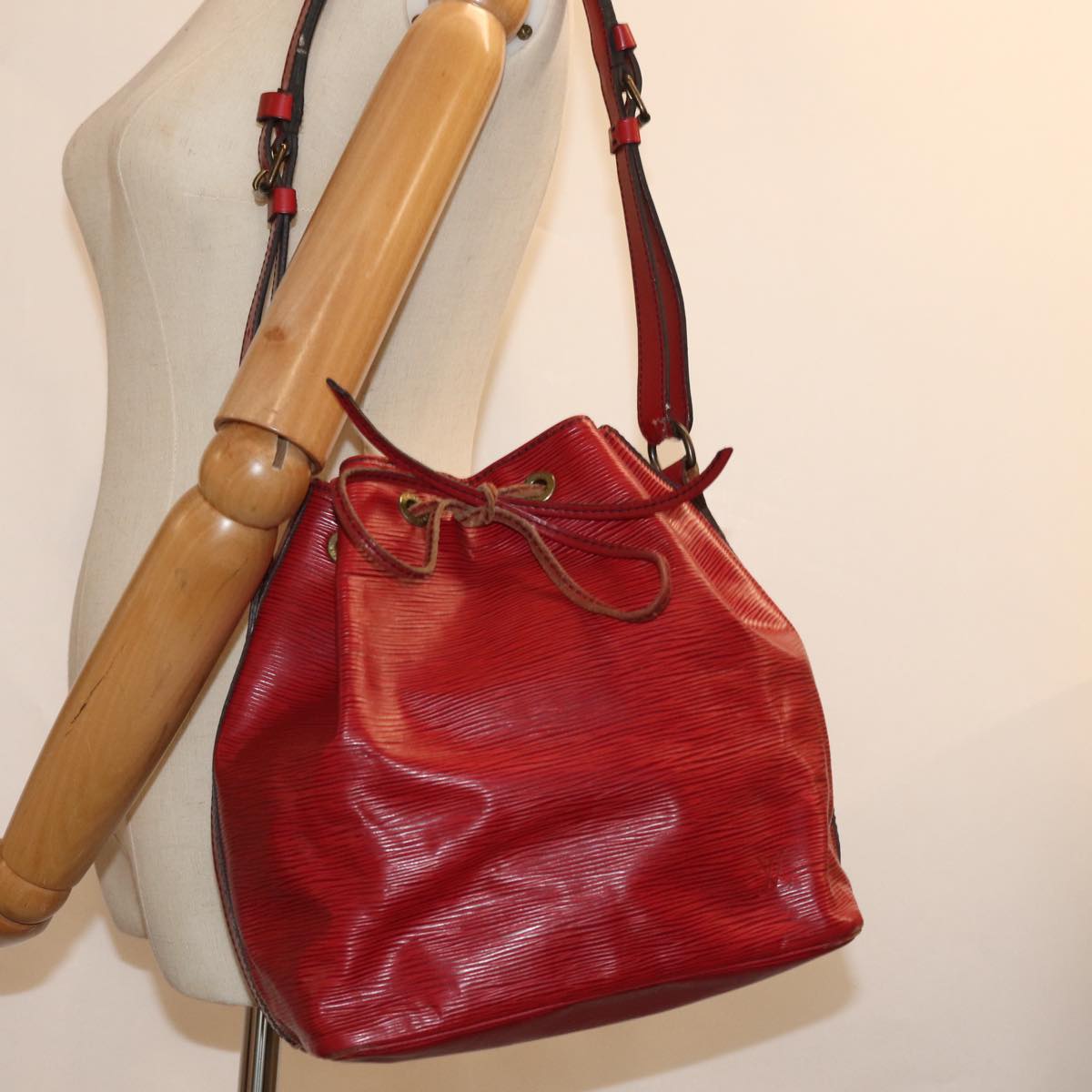 LOUIS VUITTON Epi Petit Noe Shoulder Bag Red M44107 LV 76627