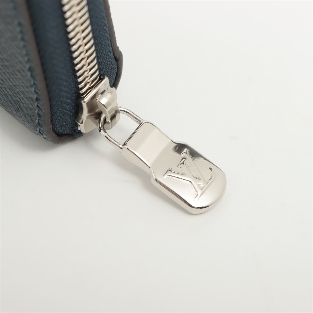 Louis Vuitton Taiga Zippy Wallet Vertical M30510 Navy Wallet