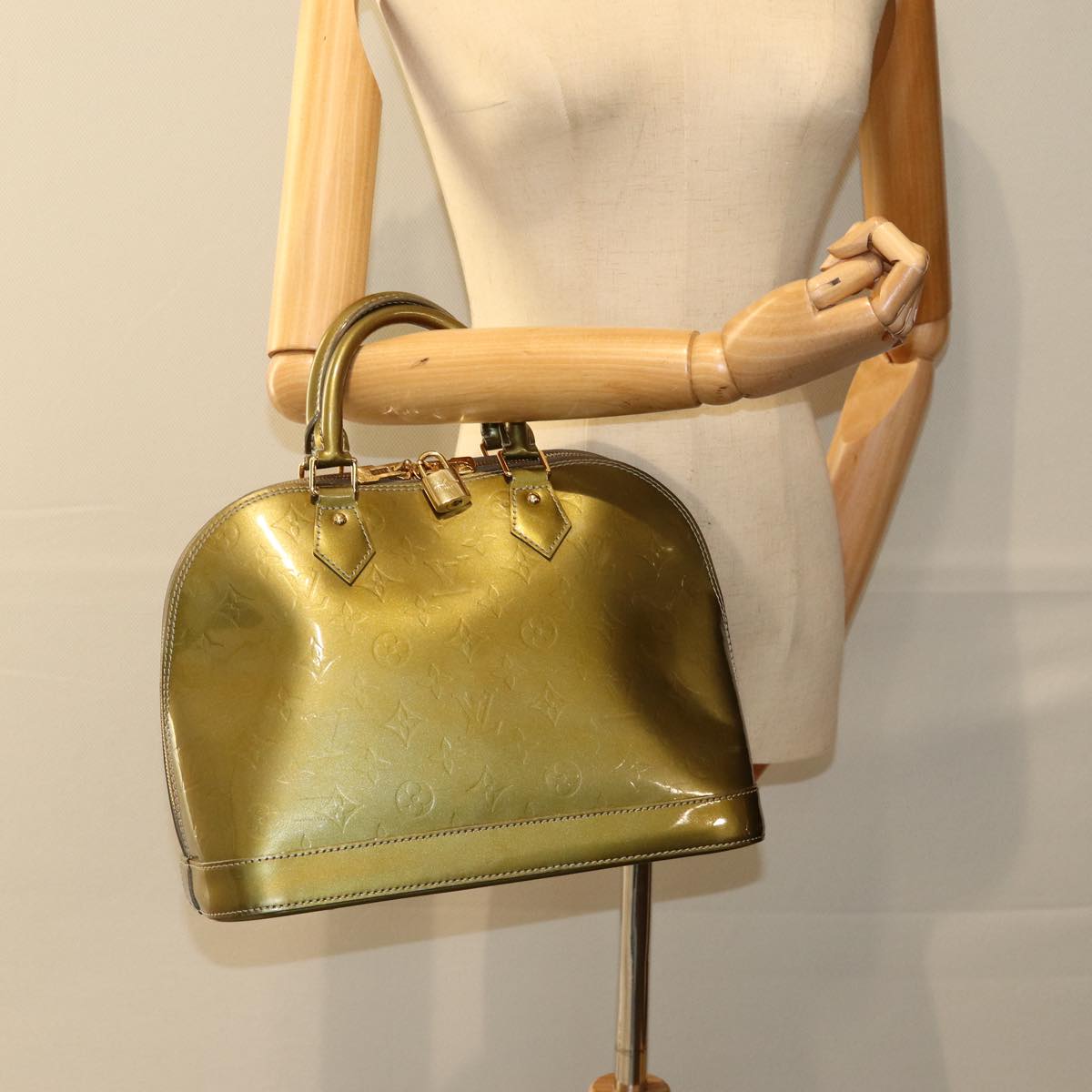 LOUIS VUITTON Monogram Vernis Alma PM Hand Bag Veil Olive M91582 LV 77311