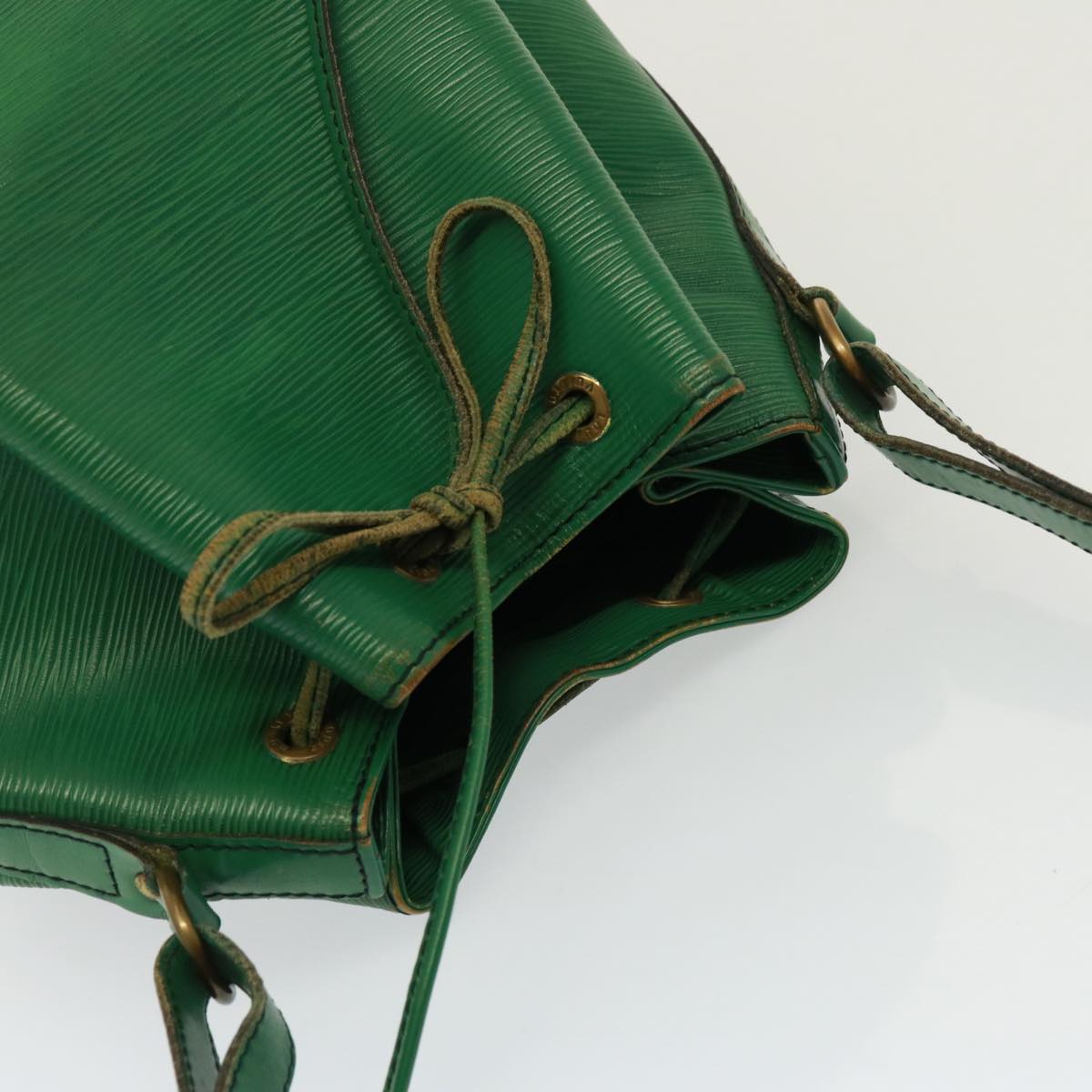 LOUIS VUITTON Epi Petit Noe Shoulder Bag Green M44104 LV 77895