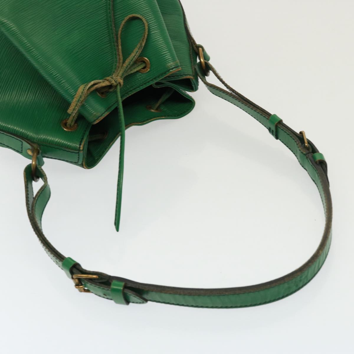 LOUIS VUITTON Epi Petit Noe Shoulder Bag Green M44104 LV 77895