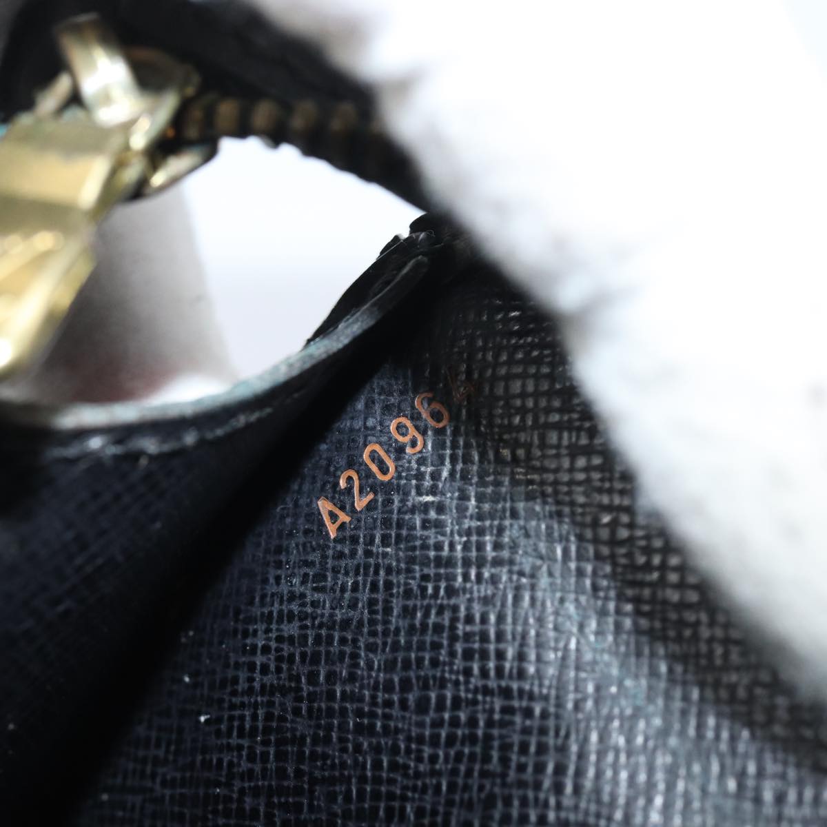 LOUIS VUITTON Epi Pochette Homme Clutch Bag Black Noir M52522 LV 77981