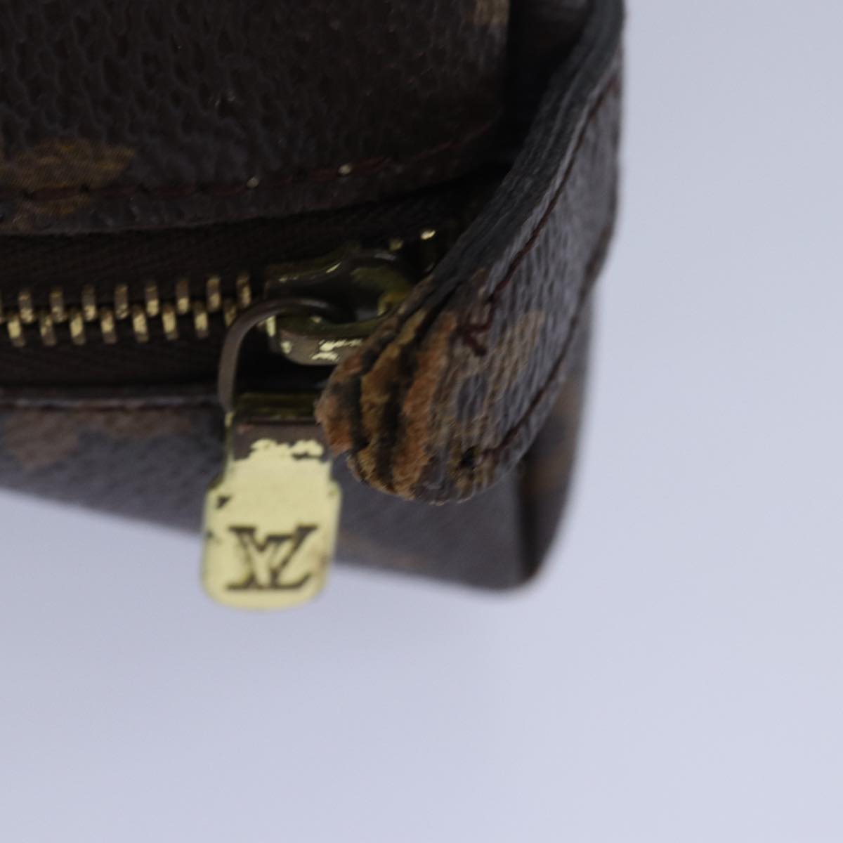 LOUIS VUITTON Monogram Trousse Demi Ronde Cosmetic Pouch M47520 LV 78650