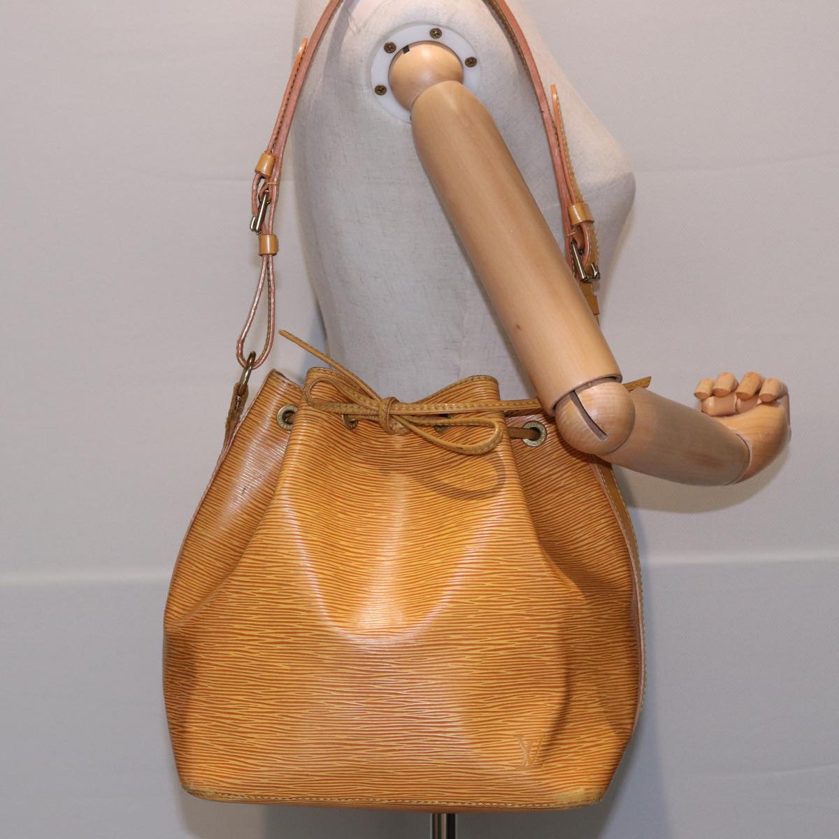 LOUIS VUITTON Epi Petit Noe Shoulder Bag Tassili Yellow M44109 LV 78950