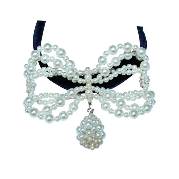 Luxury Chanel Navy Blue Velvet Choker With Faux Pearls