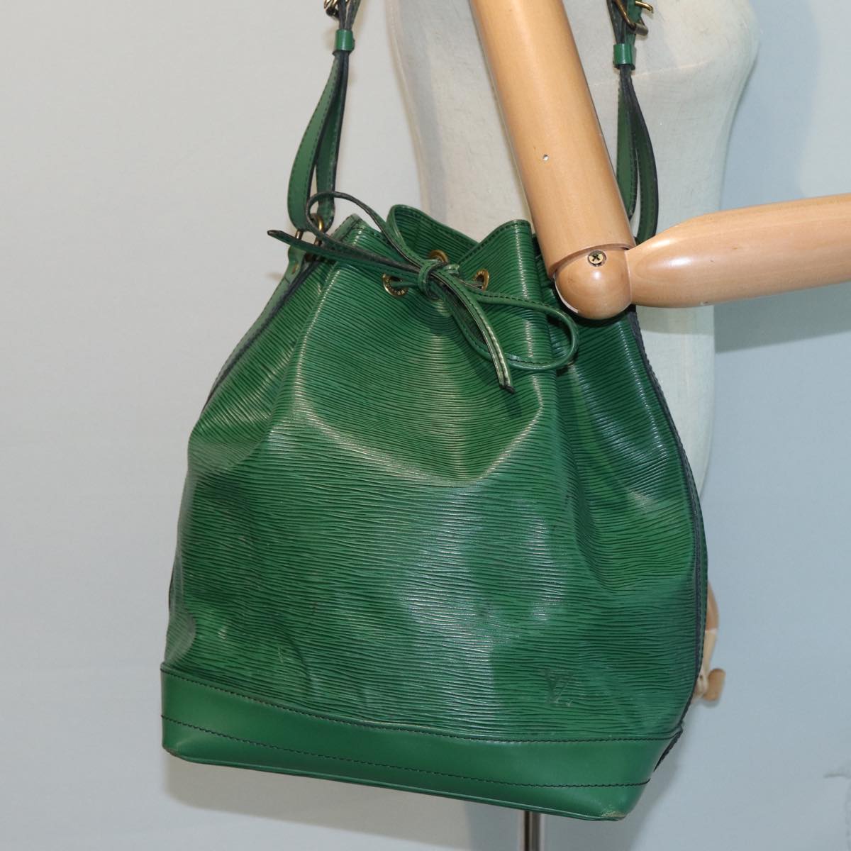 LOUIS VUITTON Epi Noe Shoulder Bag Green M44004 LV 79353