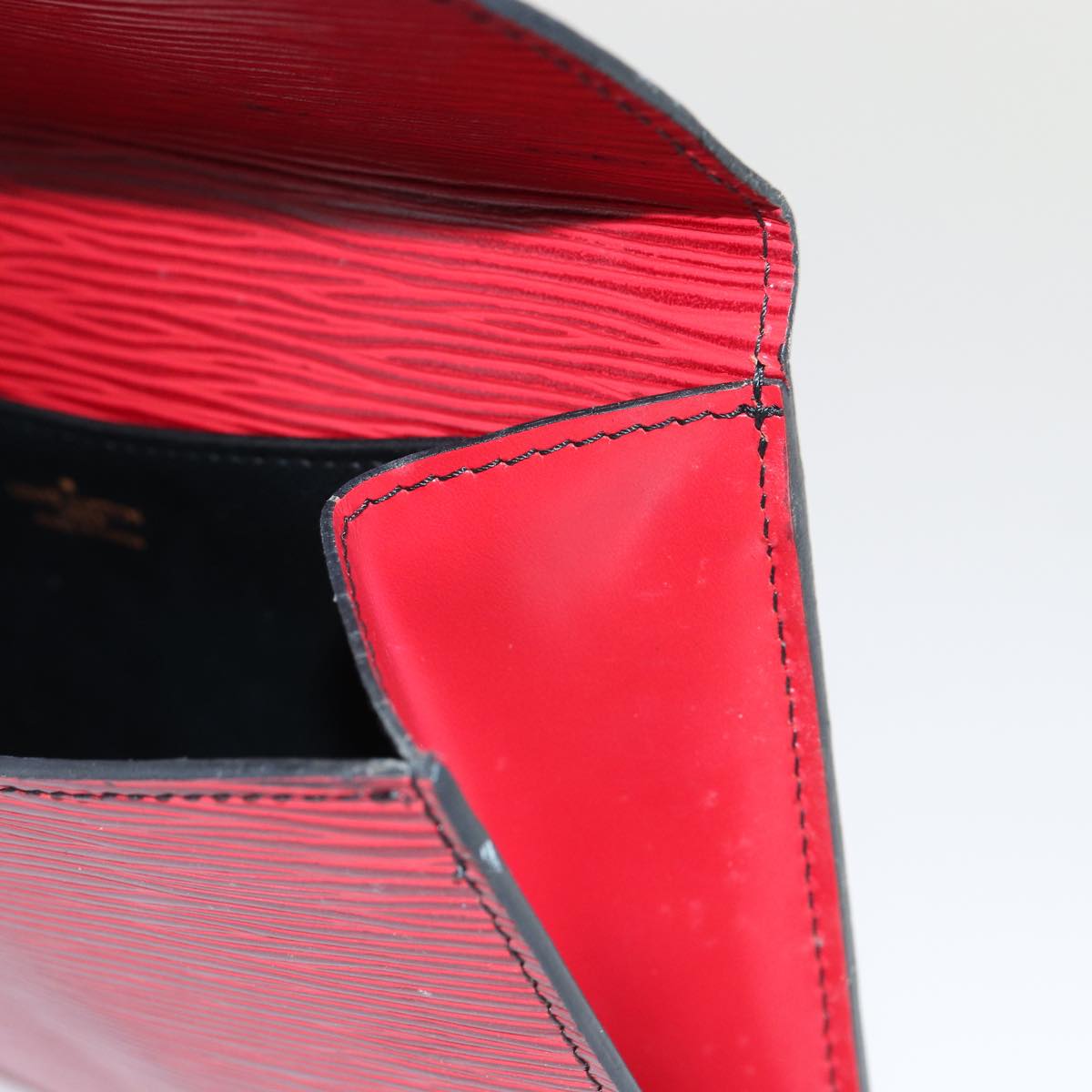 LOUIS VUITTON Epi Montagne 20 Clutch Bag Red LV 79657