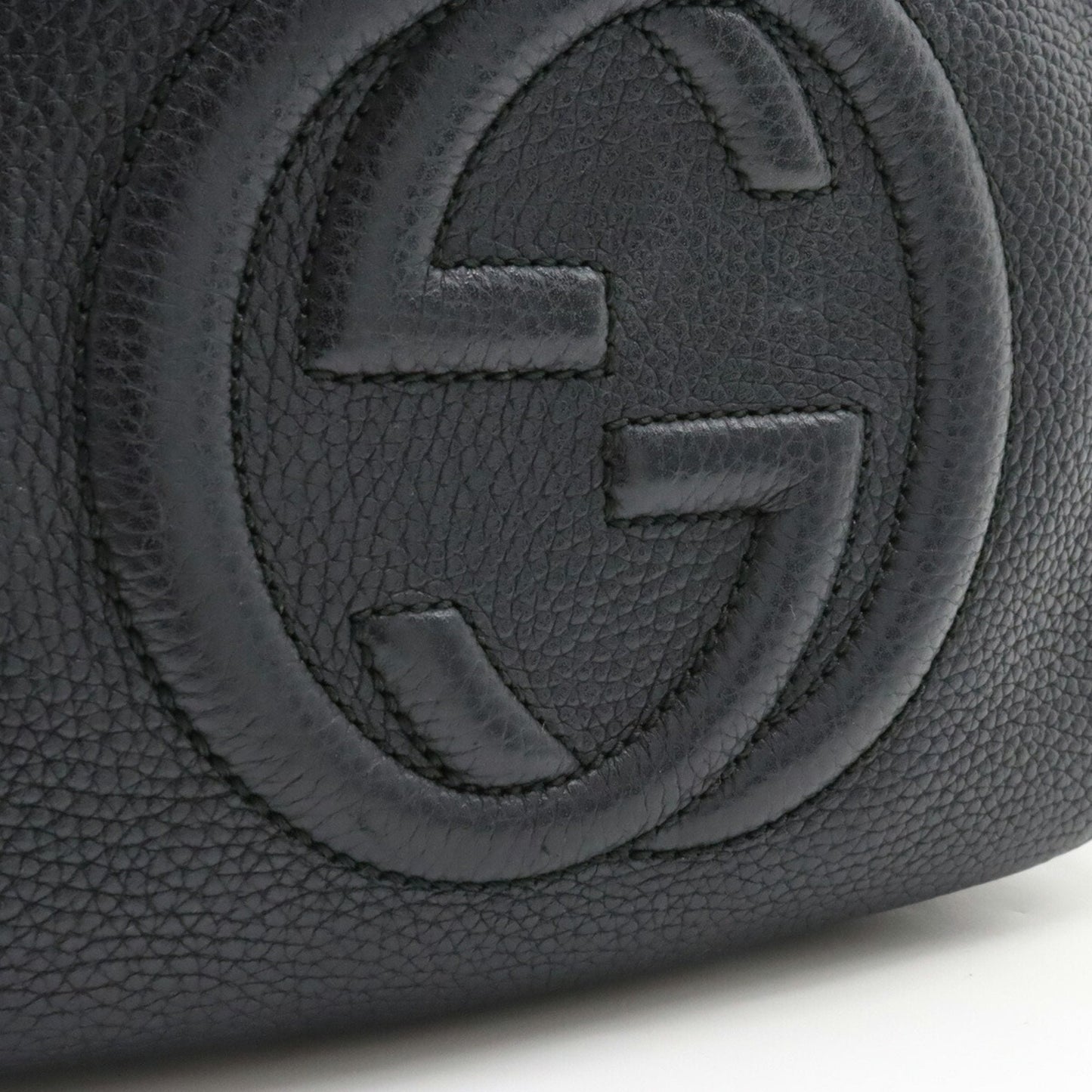 Gucci --  Leather Shoulder Bag ()