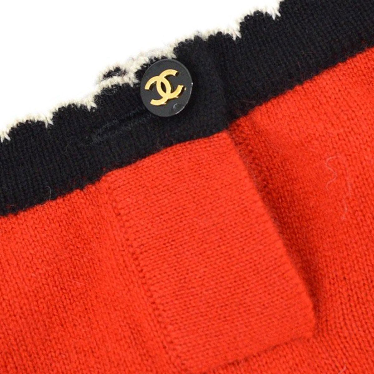 Luxury Chanel trimmed neck cashmere T-shirt