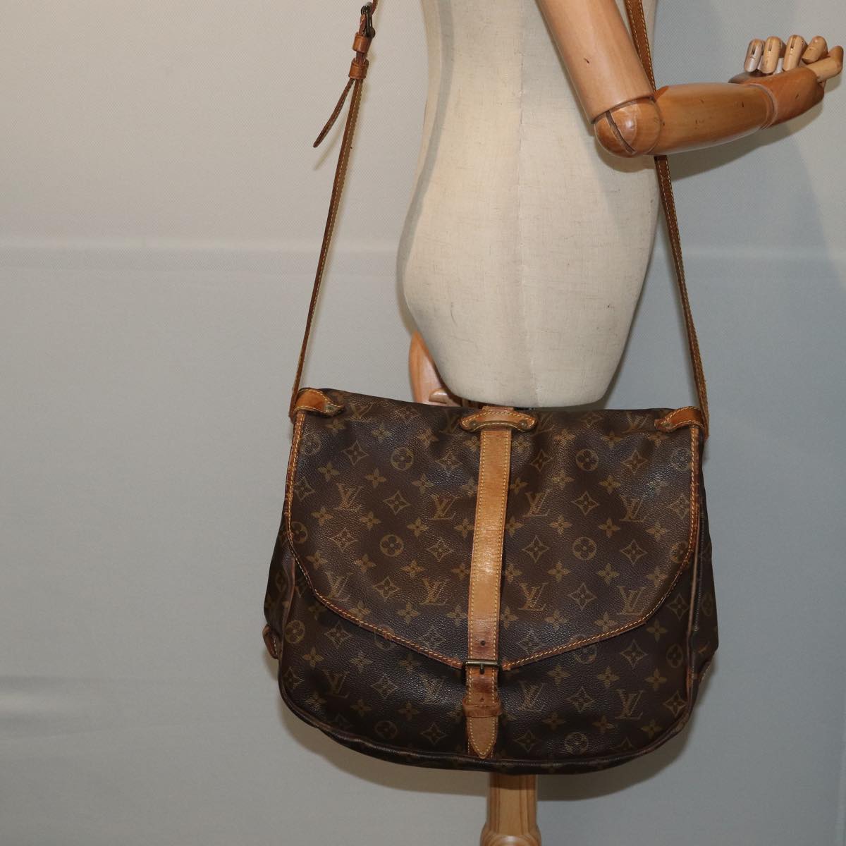 LOUIS VUITTON Monogram Saumur 35 Shoulder Bag M42254 LV 81311