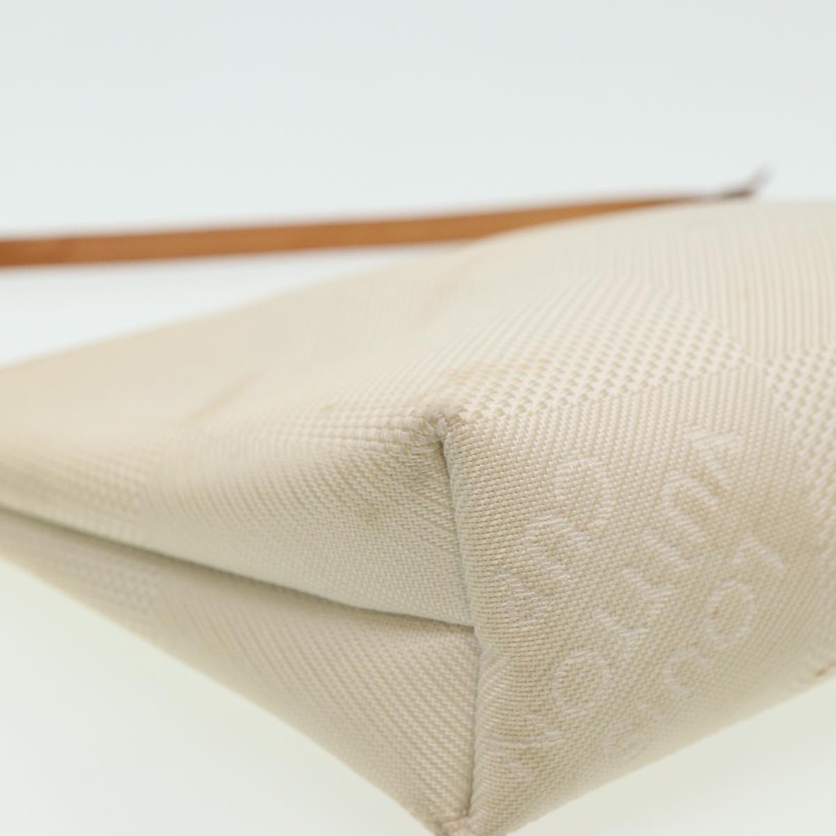 LOUIS VUITTON Damier Geant Vuitton cup Volunteer Pouch White M80634 81698