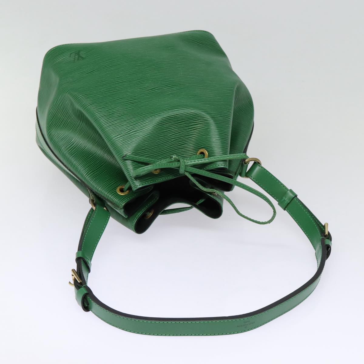 LOUIS VUITTON Epi Petit Noe Shoulder Bag Green M44102 LV 82084