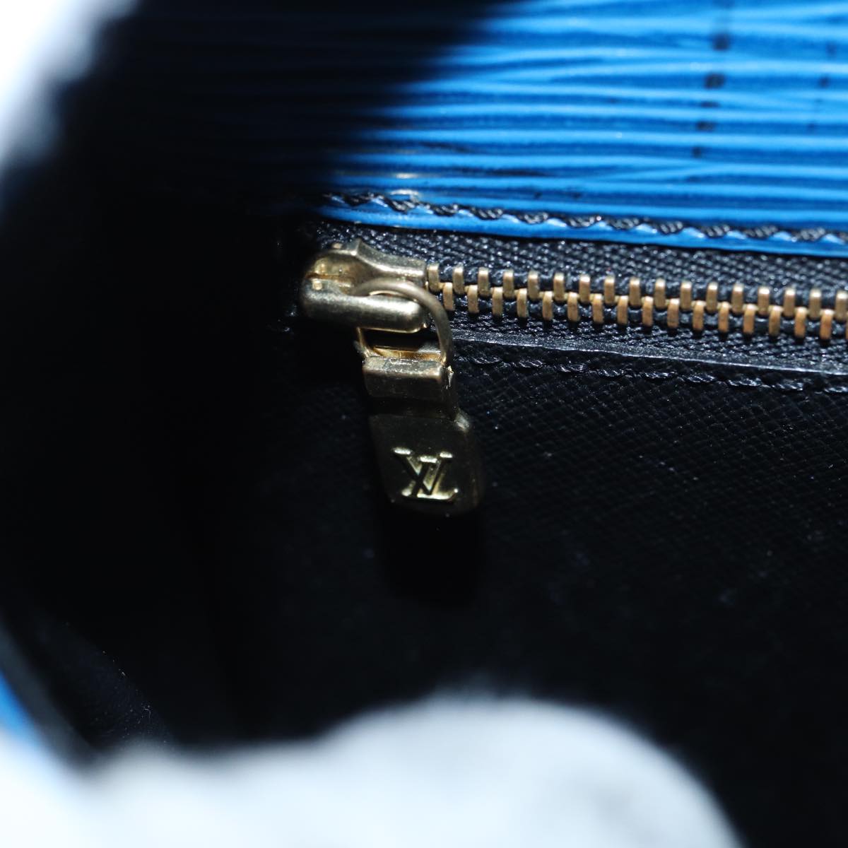 LOUIS VUITTON Epi Saint Cloud GM Shoulder Bag Toledo Blue M52195 LV 82374