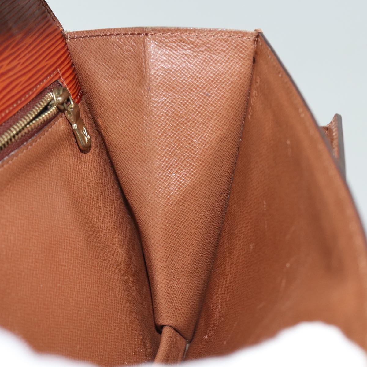 LOUIS VUITTON Epi Serie Dragonne Hand Bag Brown Zipang gold M52618 LV 82378