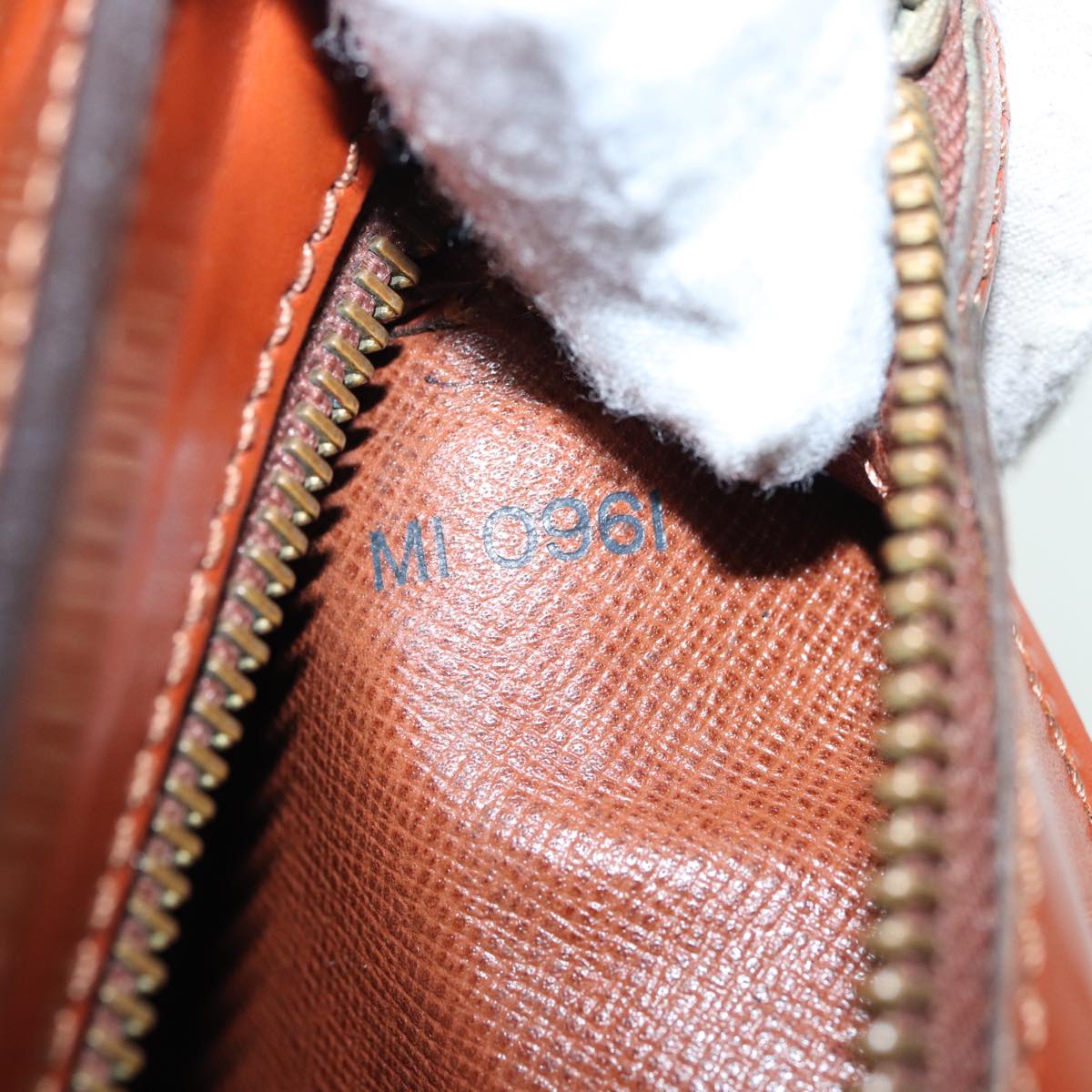LOUIS VUITTON Epi Angian Clutch Bag Brown M52113 LV 82379