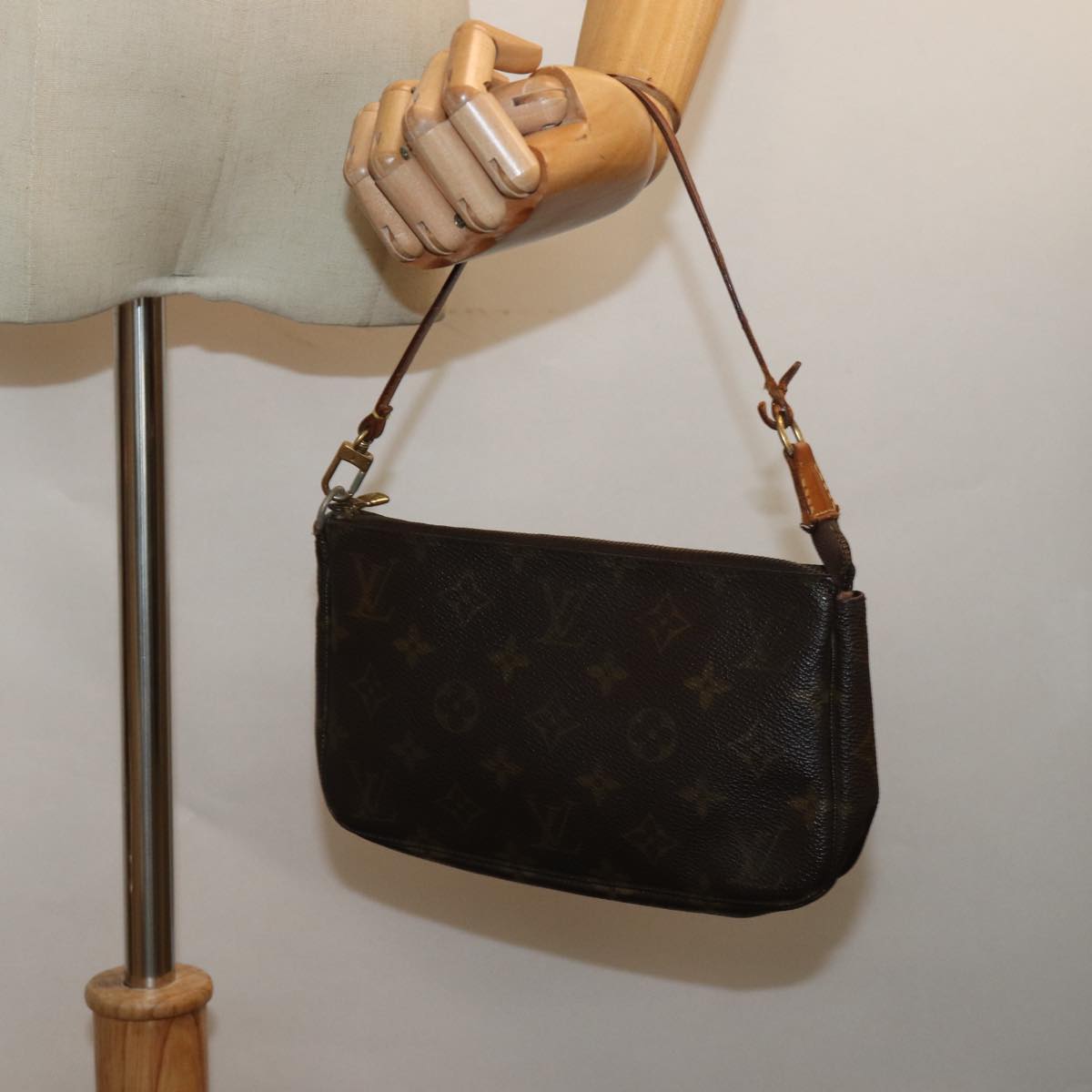 LOUIS VUITTON Monogram Pochette Accessoires Pouch M51980 LV 82465