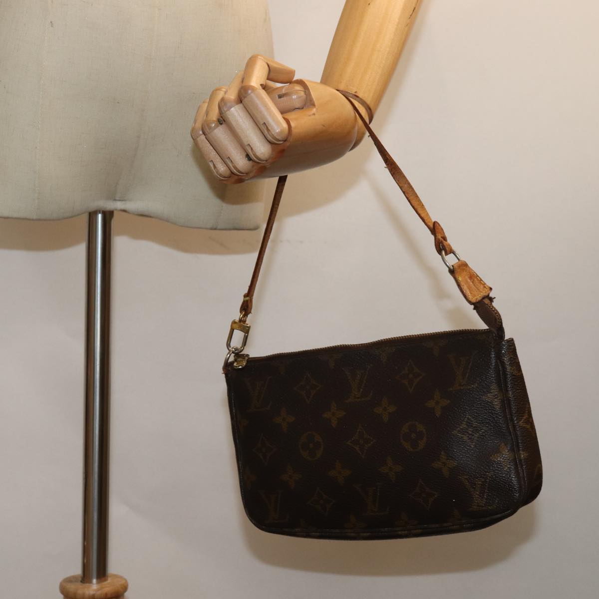LOUIS VUITTON Monogram Pochette Accessoires Pouch M51980 LV 82469