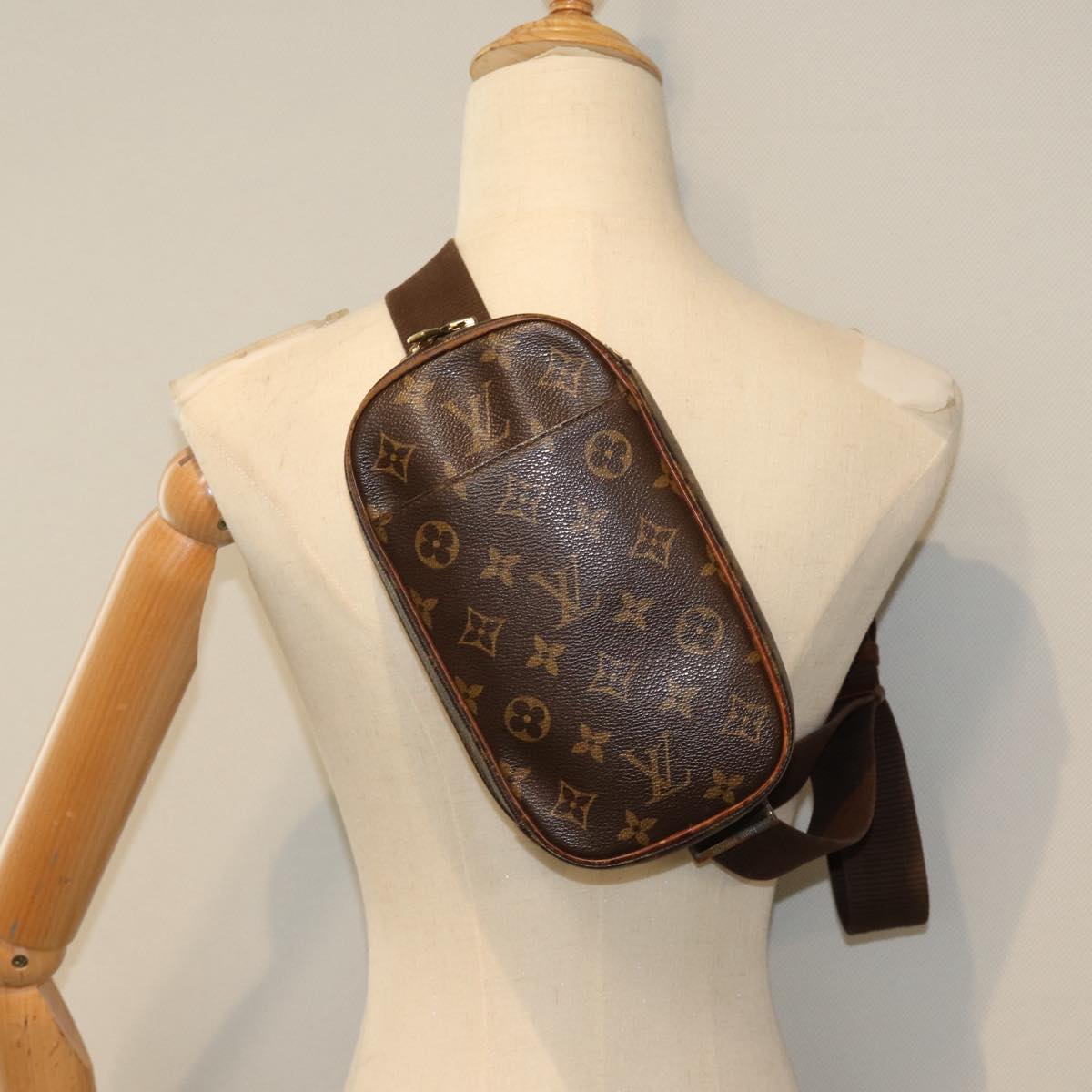 LOUIS VUITTON Monogram Pochette Gange Shoulder Bag M51870 LV 82489